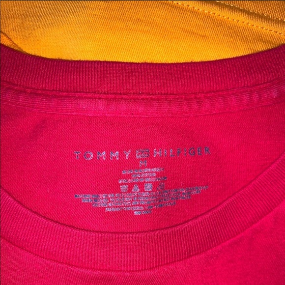 Red Tommy Hilfiger t-shirt (M) - Picture 2 of 3